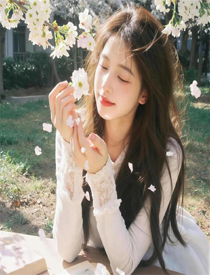 表演艺术解析：《俏摩女抢头婚》的角色选择的恰当性与艺术效果 理解表演与导演的配合